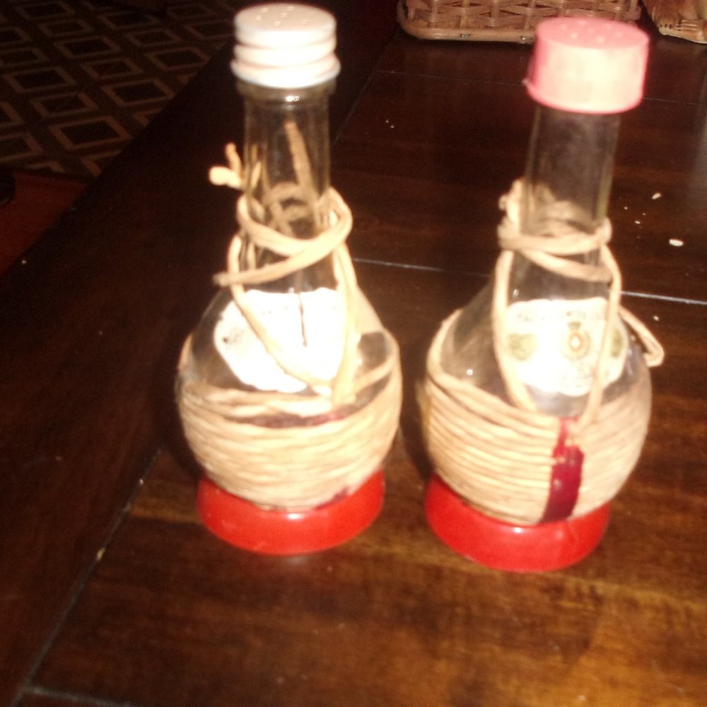 Salt pepper shakers set wine bottles